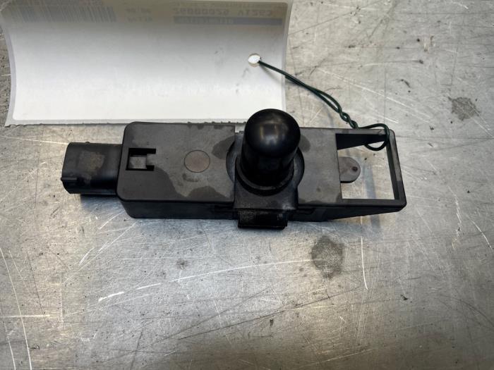 Gebruikte Sensor Temeratuur buiten Mercedes CL (216) 5.5 CL-550 V8 32V Prijs € 40,00 Margeregeling aangeboden door Poolman autodemontage