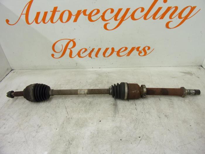 Gebruikte Aandrijfas rechts-voor Renault Clio III (BR/CR) 1.2 16V TCe 100 Prijs € 35,00 Margeregeling aangeboden door Autorecycling Reuvers B.V.