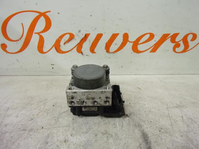 Gebruikte ABS Pomp Renault Clio III (BR/CR) 1.2 16V TCe 100 Prijs € 50,00 Margeregeling aangeboden door Autorecycling Reuvers B.V.
