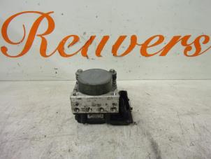 Gebruikte ABS Pomp Renault Clio III (BR/CR) 1.2 16V TCe 100 Prijs € 50,00 Margeregeling aangeboden door Autorecycling Reuvers B.V.