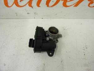 Gebruikte Gasklephuis Peugeot 208 I (CA/CC/CK/CL) 1.2 Vti 12V PureTech 82 Prijs € 35,00 Margeregeling aangeboden door Autorecycling Reuvers B.V.