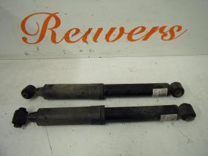 Gebruikte Schokbreker set Peugeot 208 I (CA/CC/CK/CL) 1.2 Vti 12V PureTech 82 Prijs € 30,00 Margeregeling aangeboden door Autorecycling Reuvers B.V.