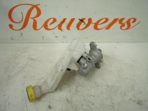 Gebruikte Hoofdremcilinder Peugeot 208 I (CA/CC/CK/CL) 1.2 Vti 12V PureTech 82 Prijs € 20,00 Margeregeling aangeboden door Autorecycling Reuvers B.V.