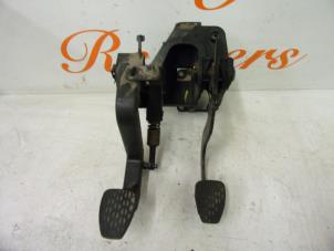 Gebruikte Pedalen Set Mercedes Sprinter 4t (904) 412D Prijs € 40,00 Margeregeling aangeboden door Autorecycling Reuvers B.V.