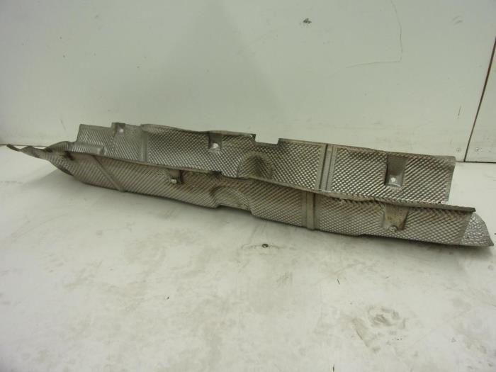 Gebruikte Hitteschild uitlaat Saab 9-3 II (YS3F) 2.8 V6 24V Turbo Prijs € 25,00 Margeregeling aangeboden door Autorecycling Reuvers B.V.
