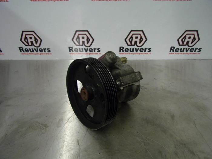 Gebruikte Pomp Servo Renault Laguna II (BG) 1.8 16V Prijs € 40,00 Margeregeling aangeboden door Autorecycling Reuvers B.V.