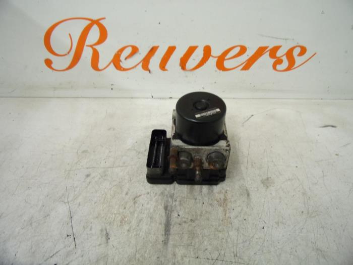 Gebruikte ABS Pomp Dodge Ram Van 2.8 CRD 16V Autom. Prijs € 100,00 Margeregeling aangeboden door Autorecycling Reuvers B.V.