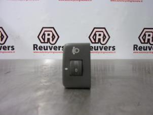 Gebruikte Hoogteregelaar schakelaar Hyundai H-300 2.5 CRDi Prijs € 10,00 Margeregeling aangeboden door Autorecycling Reuvers B.V.