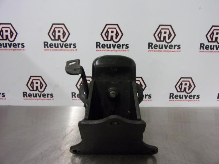 Gebruikte Motorsteun Hyundai H-300 2.5 CRDi Prijs € 20,00 Margeregeling aangeboden door Autorecycling Reuvers B.V.