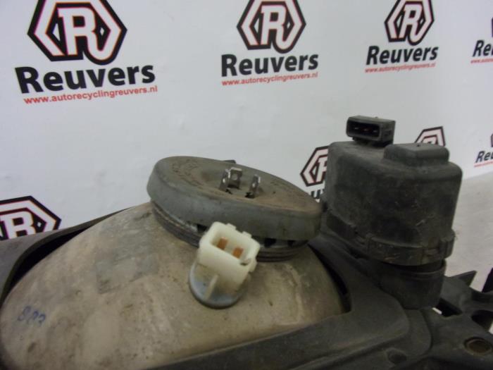 Koplamp rechts van een Volkswagen Transporter/Caravelle T4 1.9 TD 1995