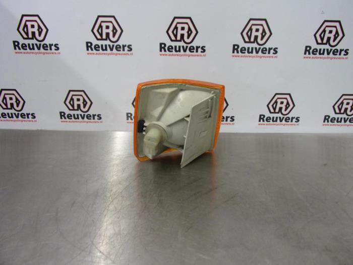 Richtingaanwijzer links van een Volkswagen Transporter/Caravelle T4 1.9 TD 1995