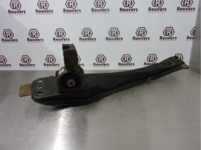 Subframe van een Toyota Corolla Wagon (E12) 2.0 D-4D 16V 90 2004