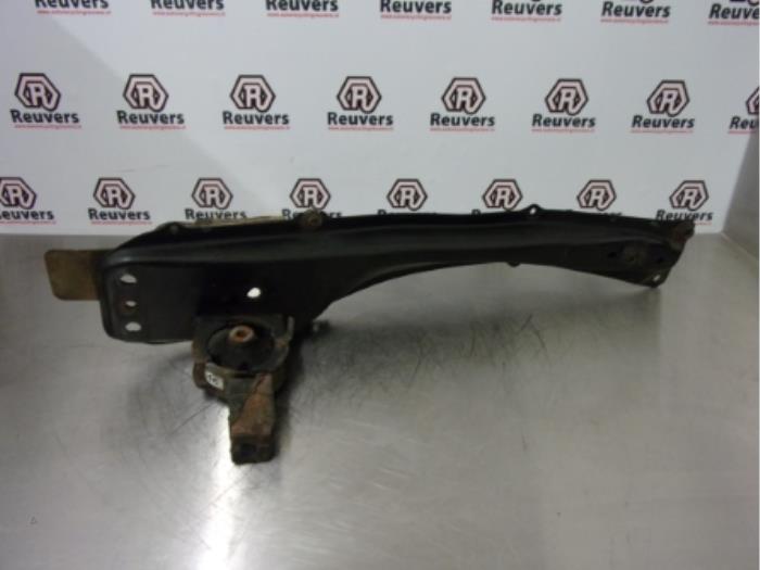 Subframe van een Toyota Corolla Wagon (E12) 2.0 D-4D 16V 90 2004