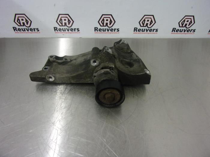 Gebruikte Dynamosteun boven Seat Ibiza III (6L1) 1.4 16V 75 Prijs € 30,00 Margeregeling aangeboden door Autorecycling Reuvers B.V.