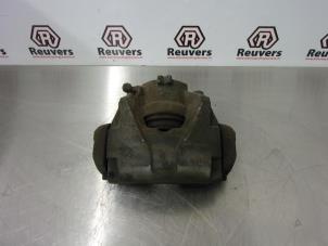 Gebruikte Remklauw (Tang) rechts-voor Renault Megane III Grandtour (KZ) 1.5 dCi 110 Prijs € 25,00 Margeregeling aangeboden door Autorecycling Reuvers B.V.