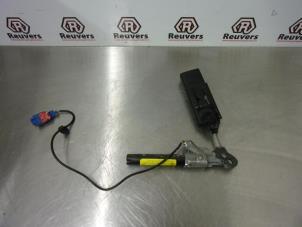 Gebruikte Gordelspanner rechts Citroen C3 (FC/FL/FT) 1.4 HDi Prijs € 30,00 Margeregeling aangeboden door Autorecycling Reuvers B.V.