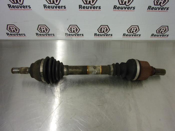 Gebruikte Aandrijfas links-voor Peugeot 5008 I (0A/0E) 1.6 THP 16V Prijs € 40,00 Margeregeling aangeboden door Autorecycling Reuvers B.V.