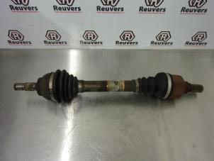 Gebruikte Aandrijfas links-voor Peugeot 5008 I (0A/0E) 1.6 THP 16V Prijs € 40,00 Margeregeling aangeboden door Autorecycling Reuvers B.V.