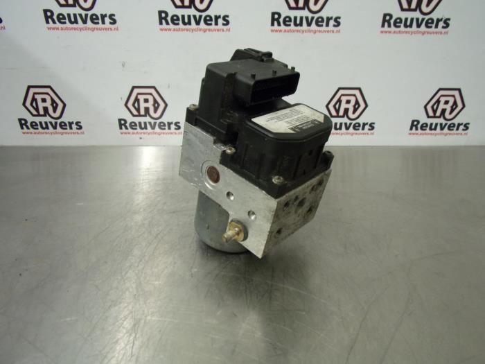 Gebruikte ABS Pomp Toyota Corolla (E12) 1.4 16V VVT-i Prijs € 75,00 Margeregeling aangeboden door Autorecycling Reuvers B.V.