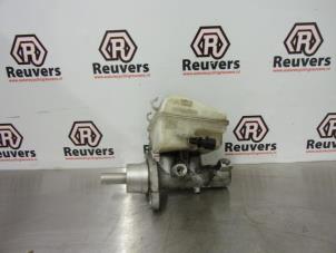 Gebruikte Hoofdremcilinder Opel Astra H SW (L35) 1.6 16V Twinport Prijs € 25,00 Margeregeling aangeboden door Autorecycling Reuvers B.V.