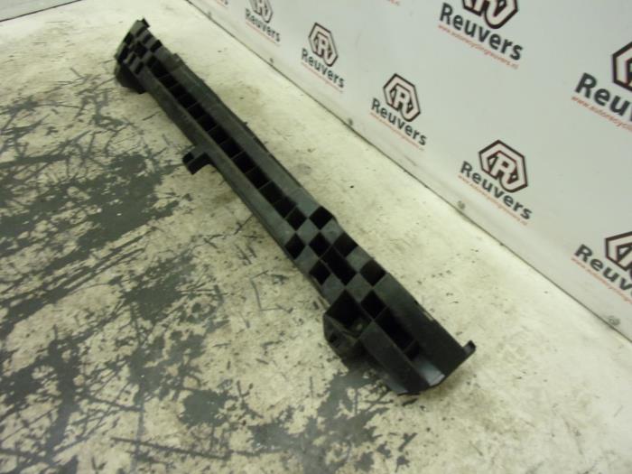 Bumperframe achter van een Renault Clio III (BR/CR) 1.5 dCi 85 2007