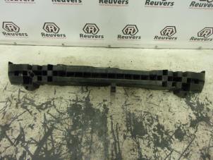 Gebruikte Bumperbalk achter Renault Clio III (BR/CR) 1.5 dCi 85 Prijs € 30,00 Margeregeling aangeboden door Autorecycling Reuvers B.V.
