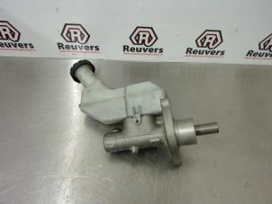 Gebruikte Hoofdremcilinder Renault Clio III (BR/CR) 1.5 dCi 85 Prijs € 25,00 Margeregeling aangeboden door Autorecycling Reuvers B.V.