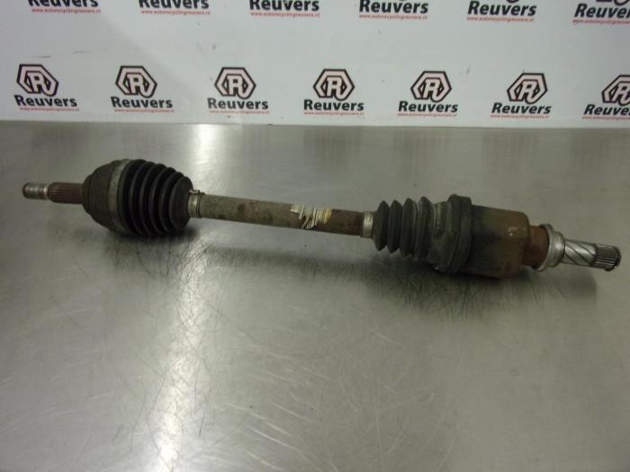 Gebruikte Steekas links-voor Renault Clio III (BR/CR) 1.5 dCi 85 Prijs € 35,00 Margeregeling aangeboden door Autorecycling Reuvers B.V.