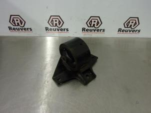 Gebruikte Versnellingsbak Steun Daihatsu Terios (J1) 1.3 16V DVVT 4x2 Prijs € 20,00 Margeregeling aangeboden door Autorecycling Reuvers B.V.