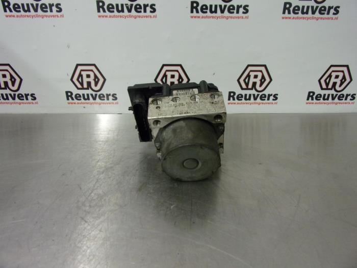 Gebruikte ABS Pomp Renault Twingo (C06) 1.2 16V Prijs € 40,00 Margeregeling aangeboden door Autorecycling Reuvers B.V.