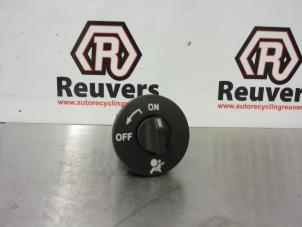 Gebruikte Airbag schakelaar Renault Clio III (BR/CR) 1.5 dCi 85 Prijs € 15,00 Margeregeling aangeboden door Autorecycling Reuvers B.V.