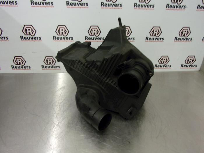 Gebruikte Luchtfilterhuis Renault Clio III (BR/CR) 1.5 dCi 85 Prijs € 40,00 Margeregeling aangeboden door Autorecycling Reuvers B.V.