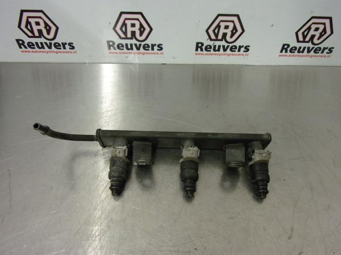 Gebruikte Injector brug Smart Forfour (454) 1.1 12V Prijs € 50,00 Margeregeling aangeboden door Autorecycling Reuvers B.V.