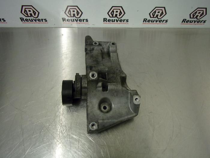 Gebruikte Dynamosteun boven Seat Ibiza III (6L1) 1.4 16V 85 Prijs € 30,00 Margeregeling aangeboden door Autorecycling Reuvers B.V.