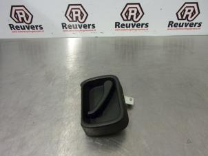 Gebruikte Greep achterdeur Bus-Bestel Volkswagen Caddy III (2KA,2KH,2CA,2CH) 1.9 TDI Prijs € 15,00 Margeregeling aangeboden door Autorecycling Reuvers B.V.