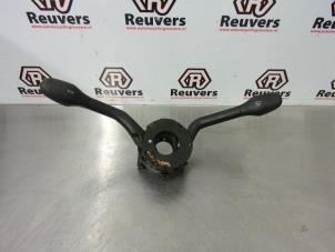 Gebruikte Licht + Raw Schakelaar Volkswagen Transporter/Caravelle T4 2.5 TDI Prijs € 30,00 Margeregeling aangeboden door Autorecycling Reuvers B.V.