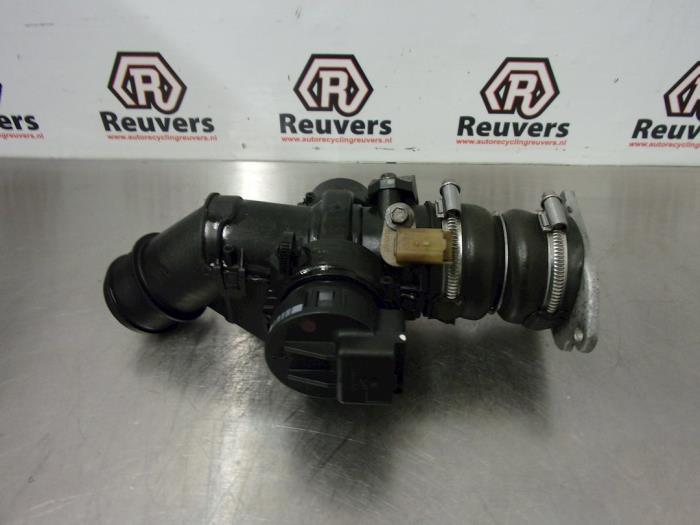 Gasklephuis van een Citroën Berlingo 1.6 Hdi 75 16V Phase 1 2008