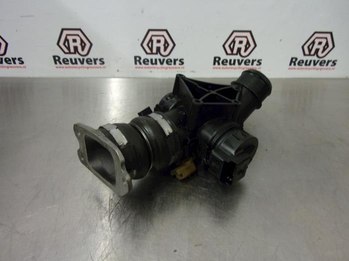 Gasklephuis van een Citroën Berlingo 1.6 Hdi 75 16V Phase 1 2008