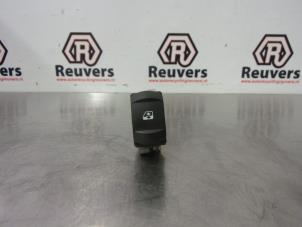 Gebruikte Raam schakelaar elektrisch Renault Vel Satis (BJ) Prijs € 10,00 Margeregeling aangeboden door Autorecycling Reuvers B.V.