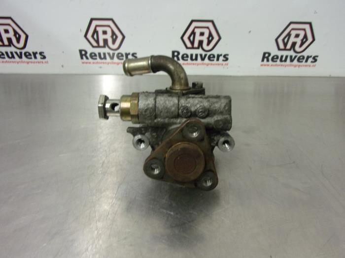 Gebruikte Pomp Servo Volkswagen Passat (3B3) 1.9 TDI 130 Prijs € 35,00 Margeregeling aangeboden door Autorecycling Reuvers B.V.