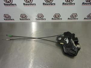 Gebruikte Deurslot Mechaniek 4Deurs links-achter Daihatsu Sirion 2 (M3) 1.0 12V DVVT Prijs € 35,00 Margeregeling aangeboden door Autorecycling Reuvers B.V.