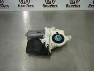 Gebruikte Motor electrisch raam Volkswagen Passat Variant (3C5) 1.9 TDI Prijs € 35,00 Margeregeling aangeboden door Autorecycling Reuvers B.V.