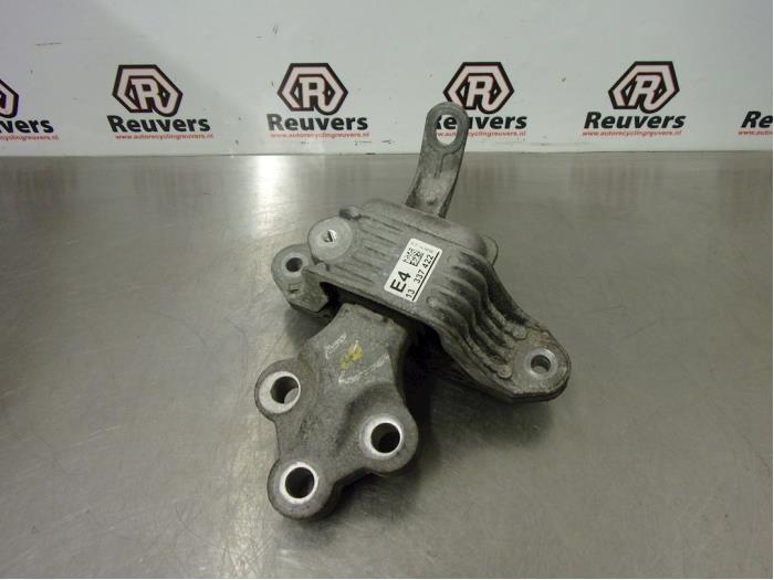 Gebruikte Versnellingsbak Steun Opel Astra J Sports Tourer (PD8/PE8/PF8) 1.4 16V ecoFLEX Prijs € 25,00 Margeregeling aangeboden door Autorecycling Reuvers B.V.