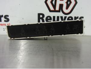 Gebruikte Display Interieur Peugeot 207/207+ (WA/WC/WM) 1.4 16V Prijs € 15,00 Margeregeling aangeboden door Autorecycling Reuvers B.V.