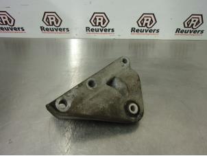 Gebruikte Versnellingsbak Steun Ford Mondeo IV Wagon 2.3 16V Prijs € 25,00 Margeregeling aangeboden door Autorecycling Reuvers B.V.