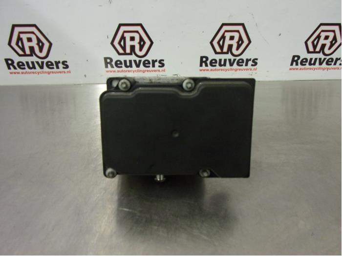 Gebruikte ABS Pomp Renault Clio III (BR/CR) 1.2 16V 75 Prijs € 50,00 Margeregeling aangeboden door Autorecycling Reuvers B.V.