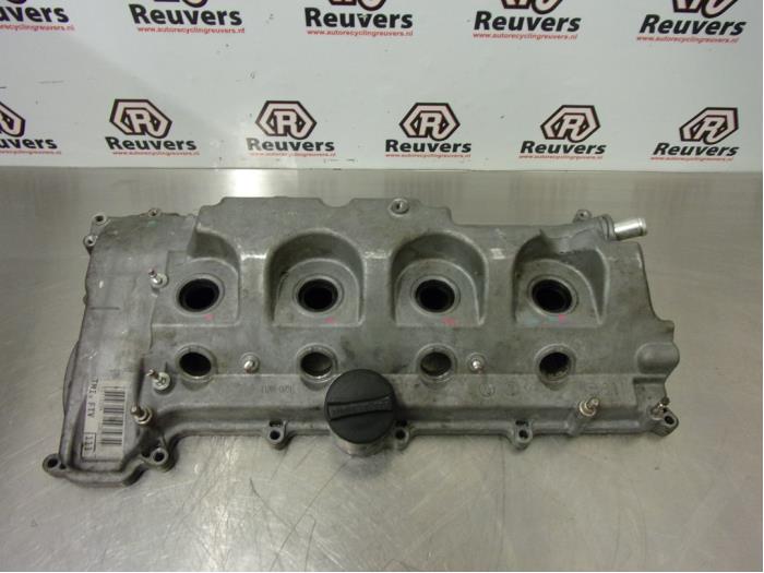 Gebruikte Kleppendeksel Toyota Avensis (T25/B1B) 2.2 D-4D 16V Prijs op aanvraag aangeboden door Autorecycling Reuvers B.V.