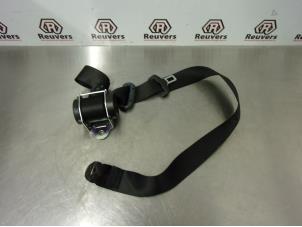 Gebruikte Veiligheidsgordel rechts-achter Mitsubishi Colt (Z2/Z3) 1.5 16V Prijs € 35,00 Margeregeling aangeboden door Autorecycling Reuvers B.V.