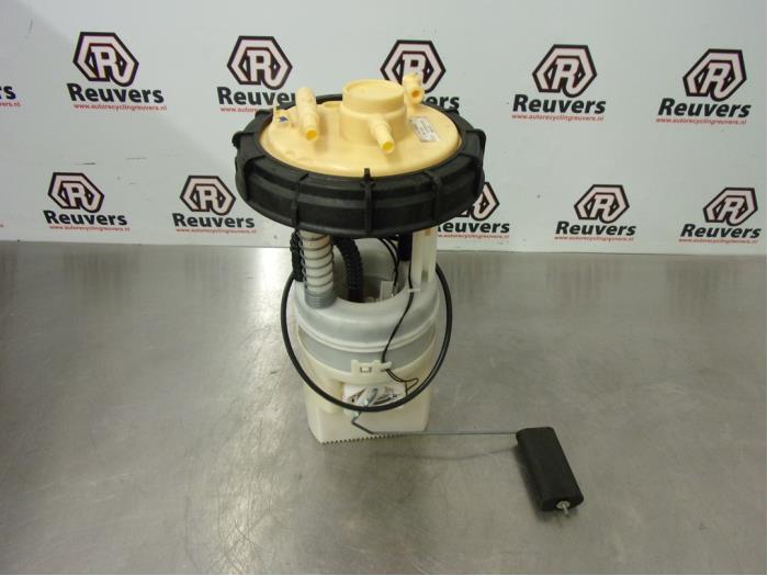 Gebruikte Tank element Pomp Mitsubishi Colt (Z2/Z3) 1.5 16V Prijs € 30,00 Margeregeling aangeboden door Autorecycling Reuvers B.V.