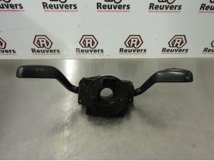 Gebruikte Combischakelaar Stuurkolom Volkswagen Transporter T5 1.9 TDi Prijs € 30,00 Margeregeling aangeboden door Autorecycling Reuvers B.V.